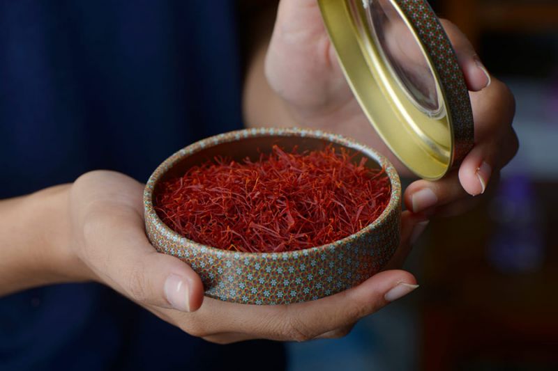 Premium saffron in decorative tin